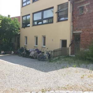 halle_eingangaussen.jpg