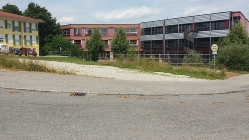 halle_parkplatz.jpg halle_parkplatz.jpg