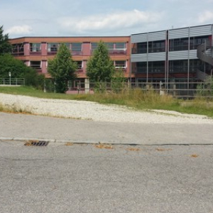 halle_parkplatz.jpg